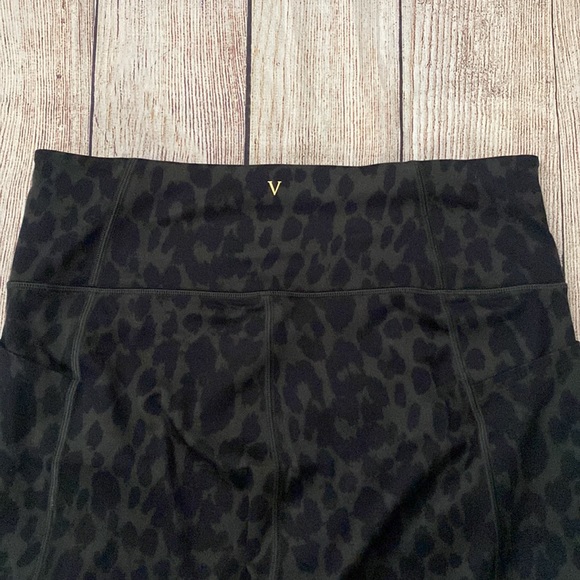 VS incredible leggings/12 - Picture 3 of 5